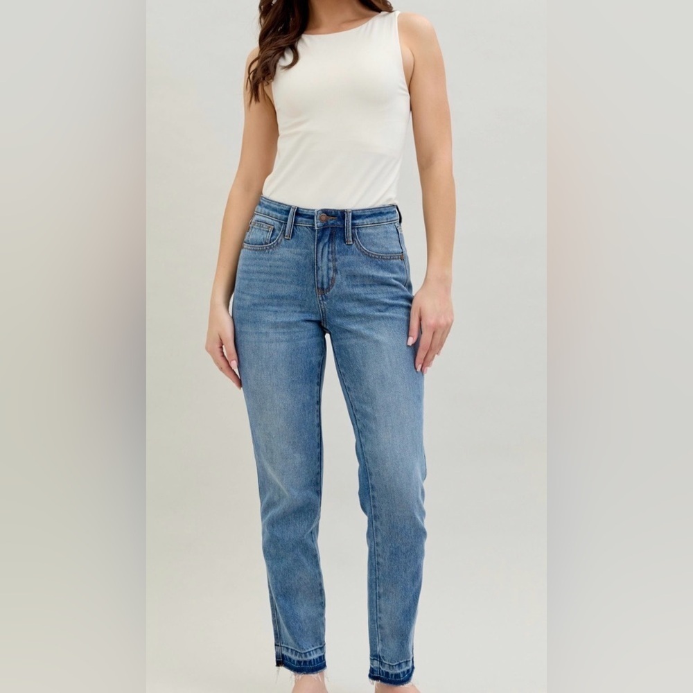 Judy Blue brand new Women's Jeans fray hem sz 5/6 rtl $89